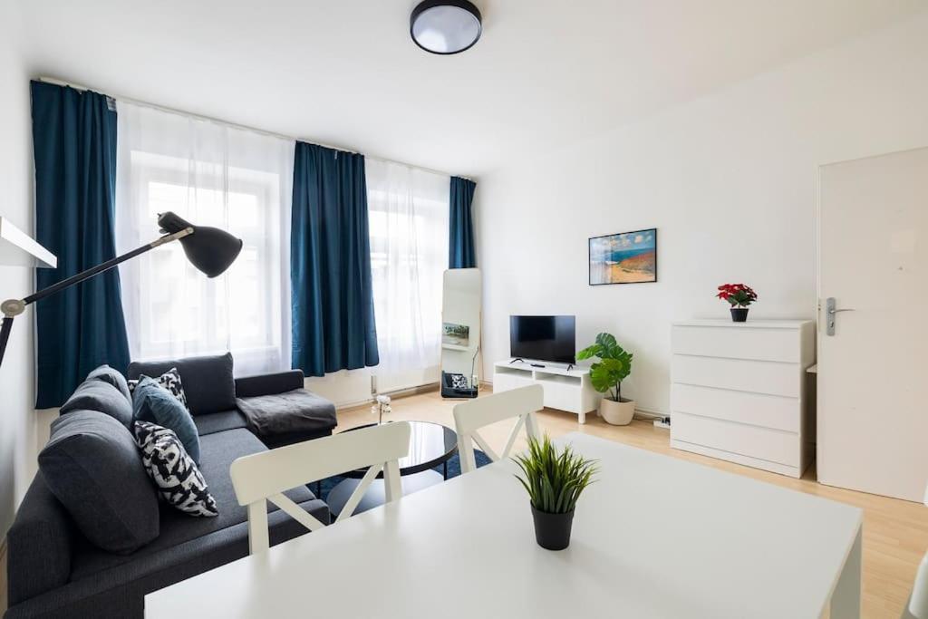 Beautiful 1 Bedroom Apartment Near Schoenbrunn Виена Екстериор снимка