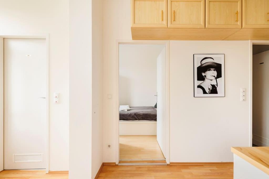 Beautiful 1 Bedroom Apartment Near Schoenbrunn Виена Екстериор снимка